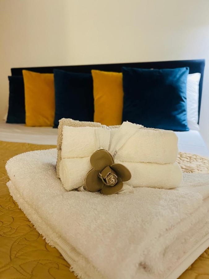 Gesu Nuovo Apartment เนเปิลส์ ภายนอก รูปภาพ