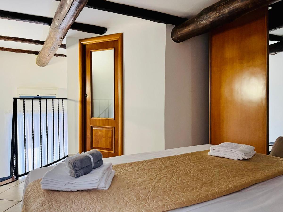 Gesu Nuovo Apartment เนเปิลส์ ภายนอก รูปภาพ